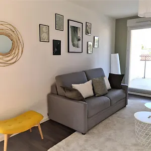 https://magnifique-appartement-neuf-au-centre-distres.fr-provencehotel.com